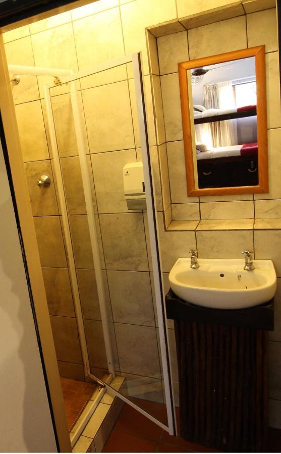 Mali Boutique Lodge & Tube 'N Axe Budget Accommodation 스톰스리비에르 외부 사진